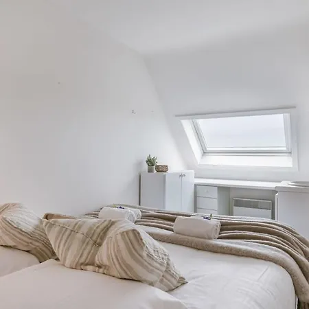 Huswell - With Panoramic 270 Degree Sea-view *