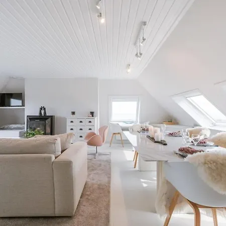 Huswell - With Panoramic 270 Degree Sea-view Koksijde